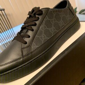 Gucci Men’s GG Supreme Low-top Sneakers